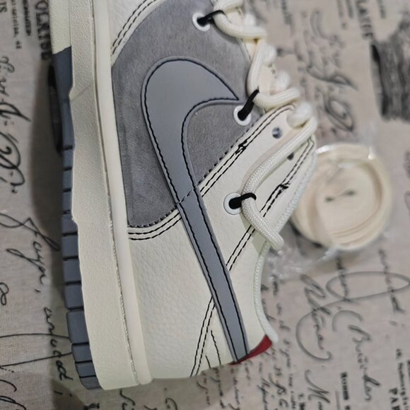 Nike x Stussy x Supreme Collaboration Sneakers - Picture 5 of 8